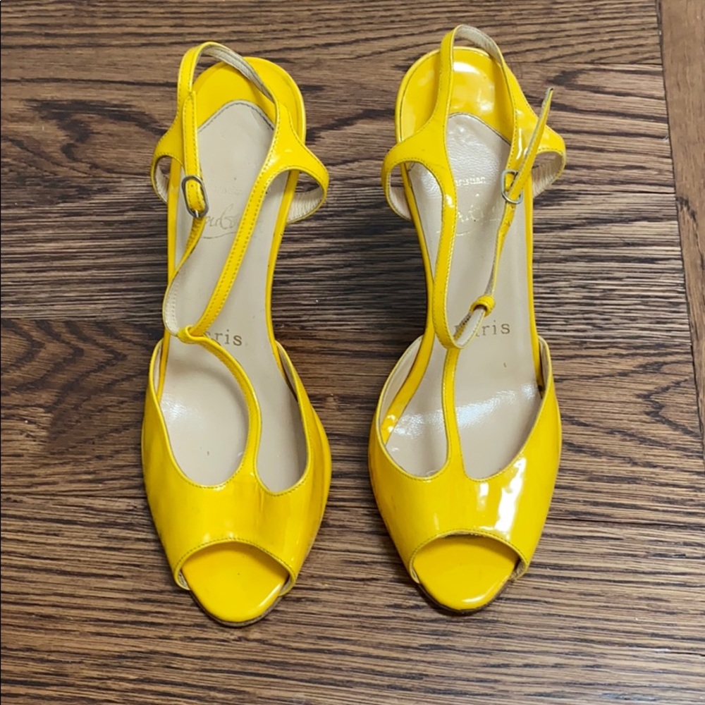 Auth Christian Louboutin  T strap sandals 35